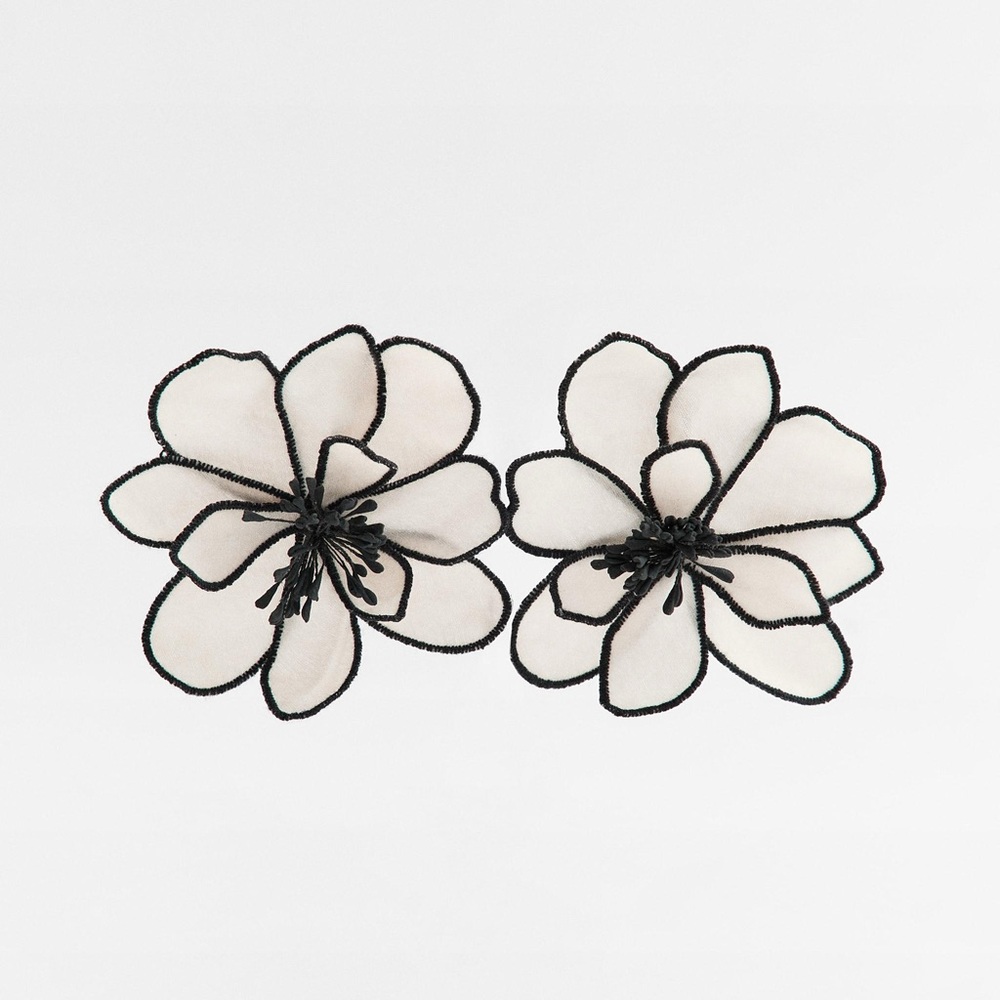 ZARA Authentic LARGE ECRU FLORAL EARRINGS NWT Lightweight Fabric - Picture 3 of 6